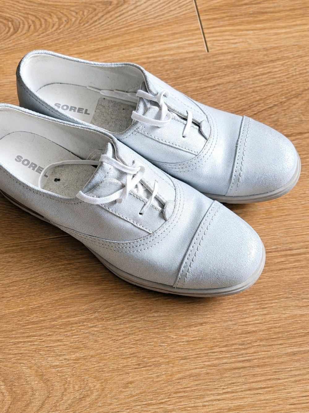Sorel White Lace-Up Casual Oxfords with Stitch Detail